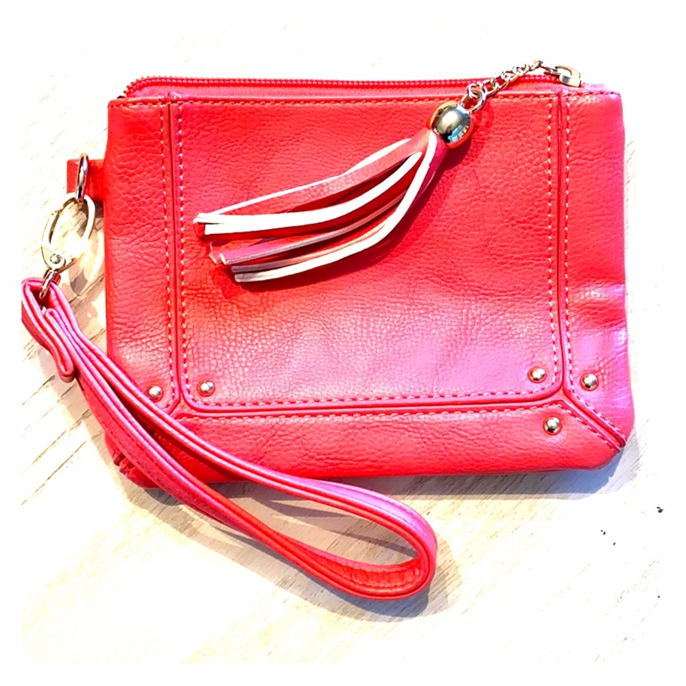 5/$15 - CHARMING CHARLIE Wristlet
